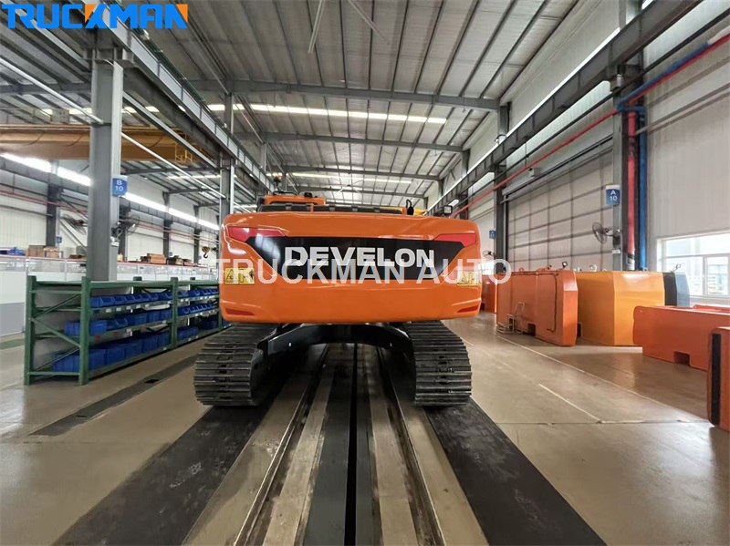 DEVELON 22 tons excavator