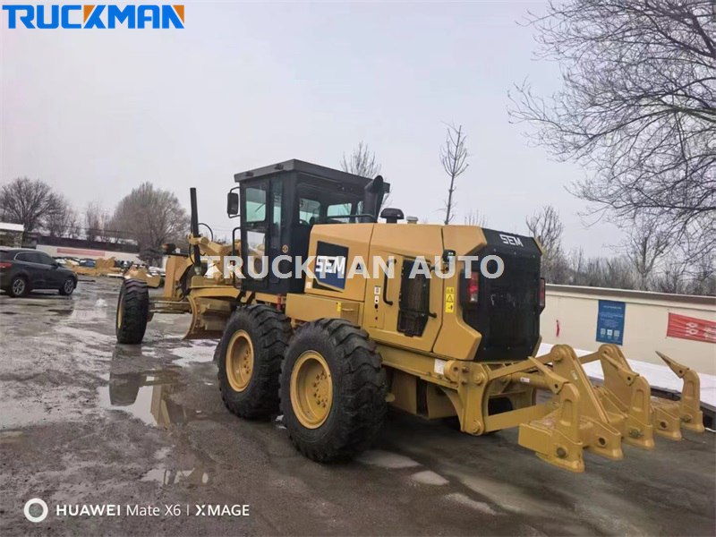 SEM 920F grader