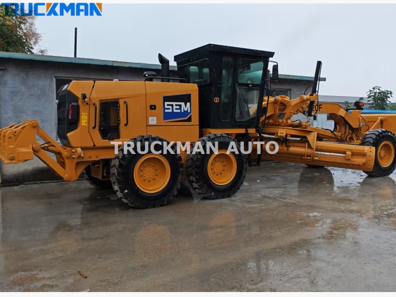 SEM 920F grader